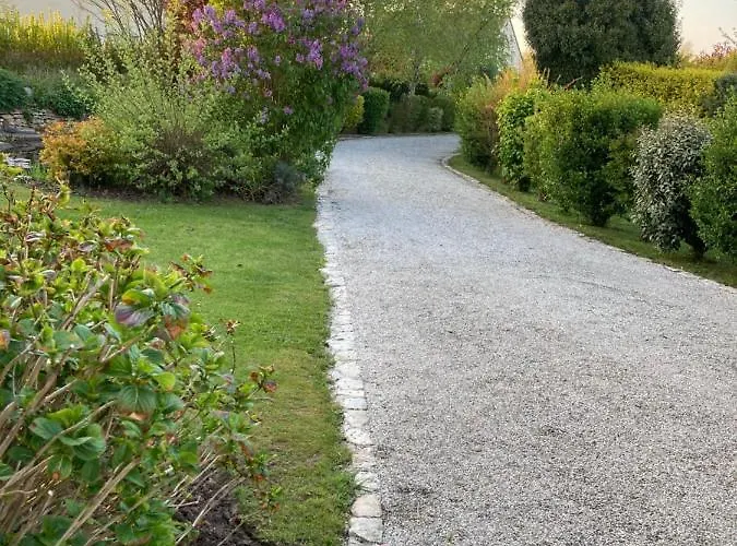 A Proximite Des Plages Normandes * Cairon